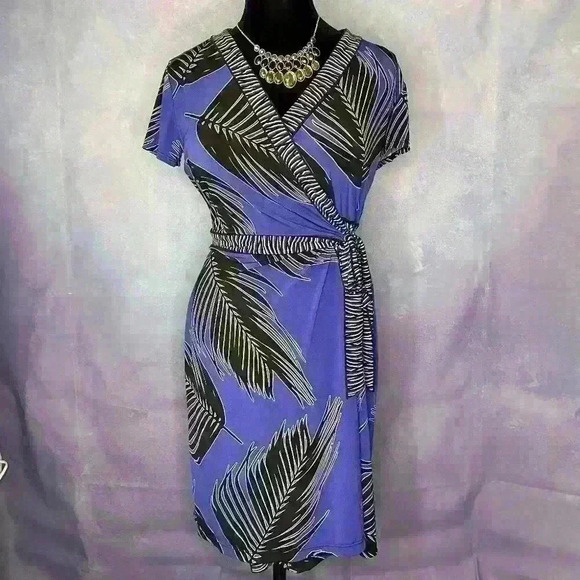 Alfani Dresses & Skirts - Alfani Wrap Dress Size Small Blue Black Leaf V-Neck Short Sleeve